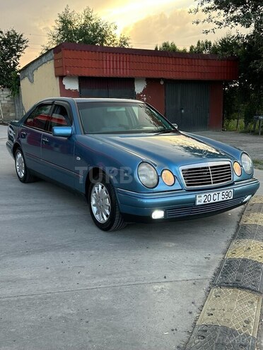 Mercedes E 240-12