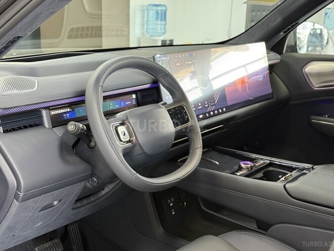 Lynk & Co 900-8
