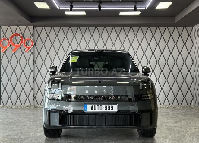 Lynk & Co 900-1