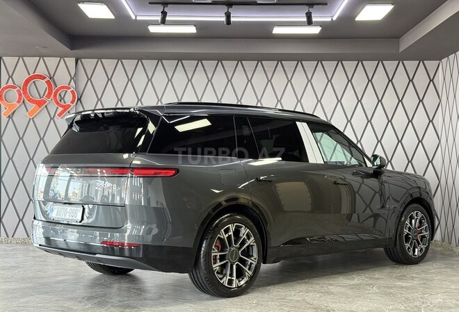 Lynk & Co 900-5