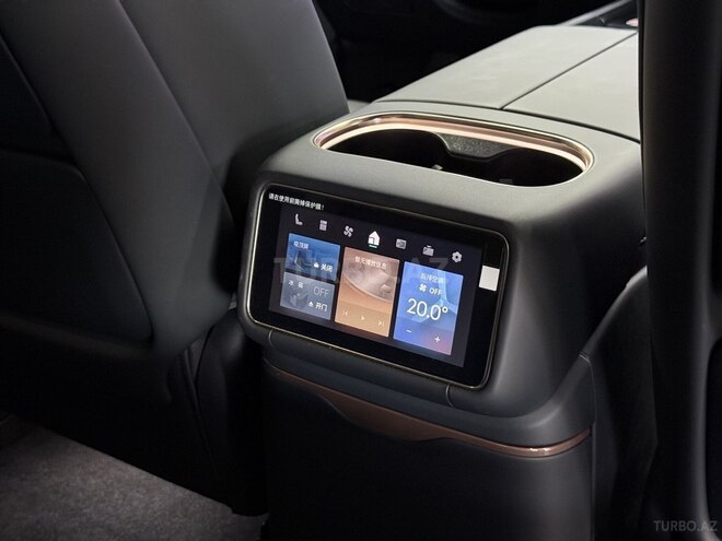 Lynk & Co 900-17