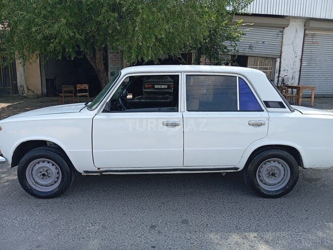 LADA (VAZ) 21011-2