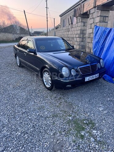 Mercedes E 240-1