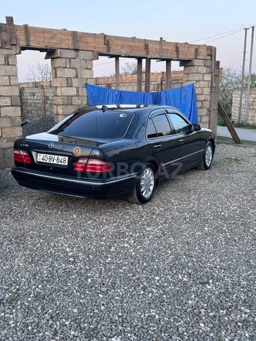 Mercedes E 240-2