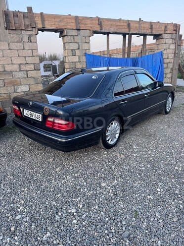 Mercedes E 240-4