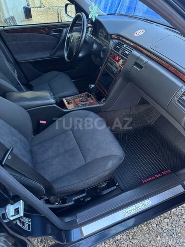 Mercedes E 240-5