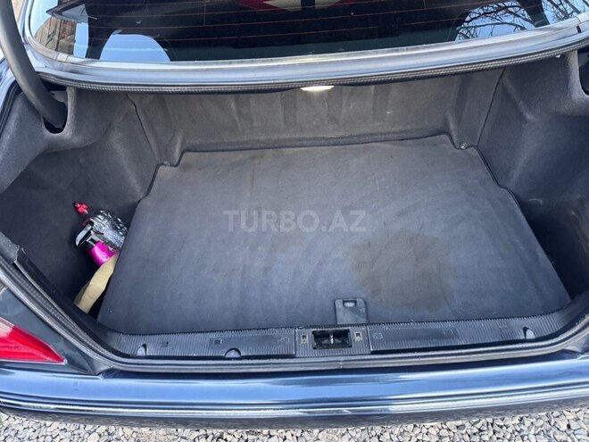 Mercedes E 240-11