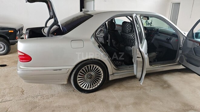 Mercedes E 240-12