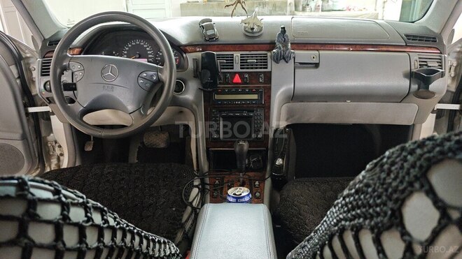 Mercedes E 240-13