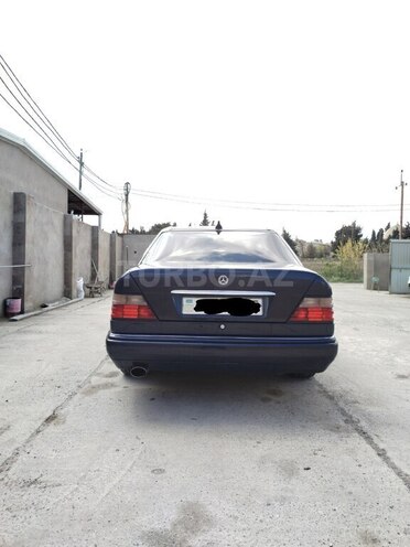 Mercedes 220 E-2