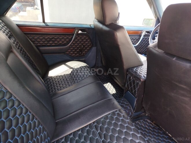 Mercedes 220 E-7