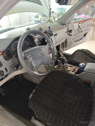 Mercedes E 240-6