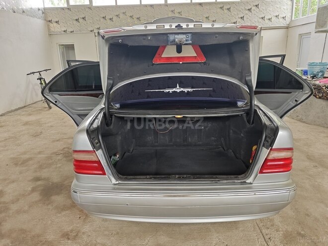 Mercedes E 240-4