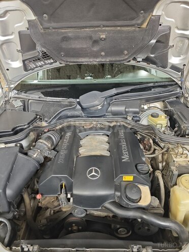 Mercedes E 240-10