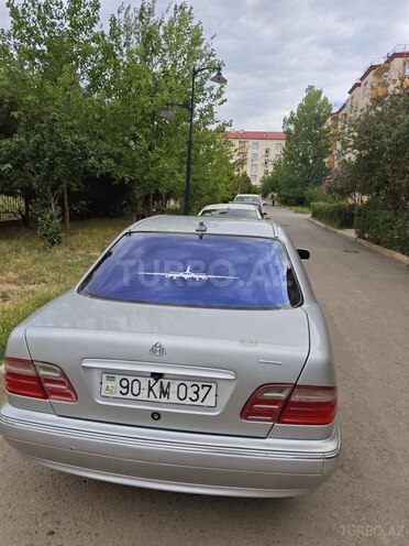 Mercedes E 240-2