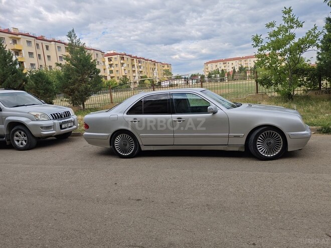 Mercedes E 240-3