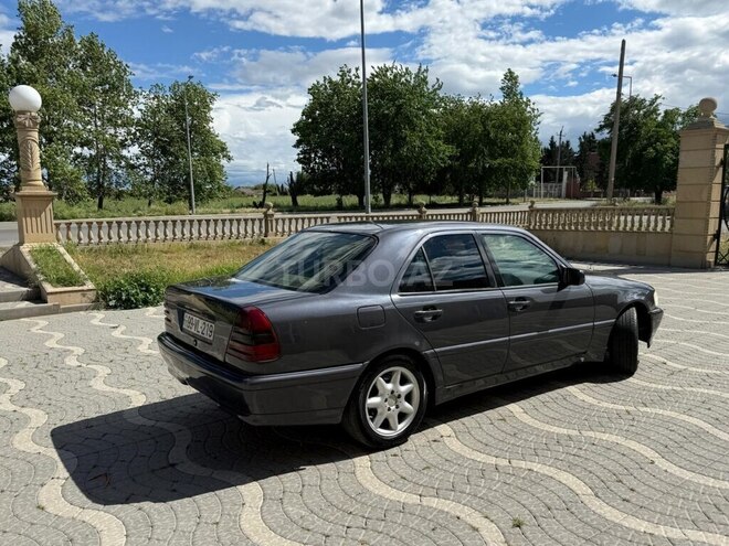 Mercedes C 200-8