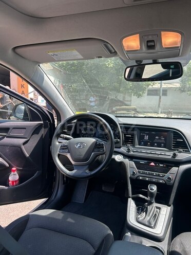 Hyundai Elantra-4