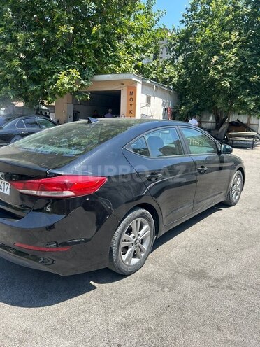 Hyundai Elantra-3