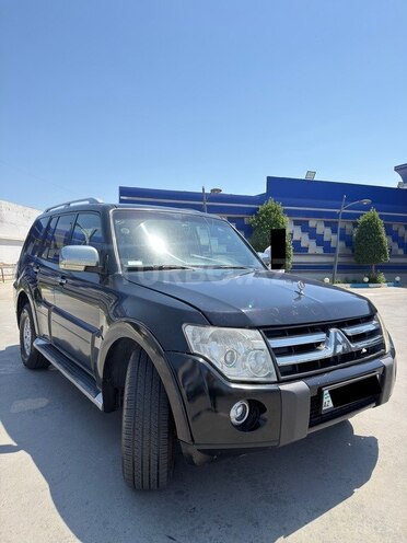 Mitsubishi Pajero-2