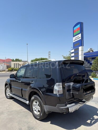 Mitsubishi Pajero-4