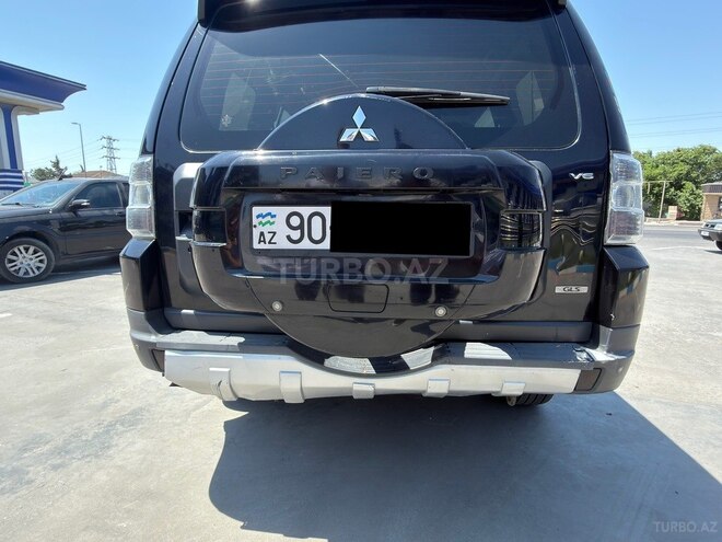 Mitsubishi Pajero-5