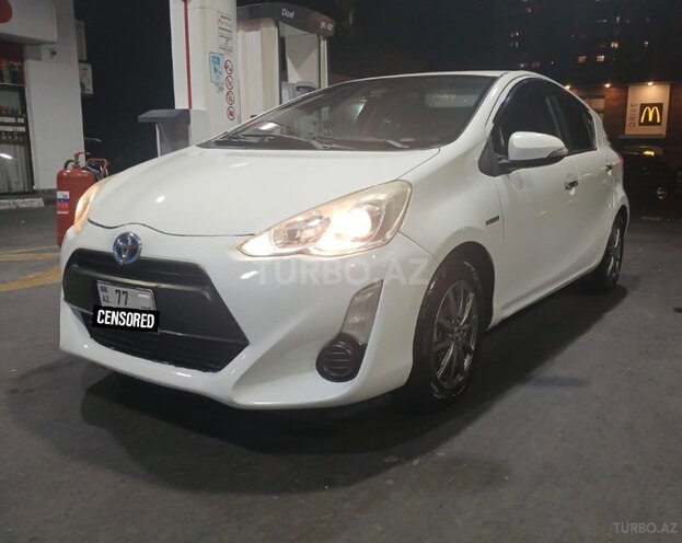 Toyota Aqua-2