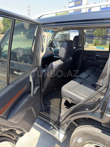 Mitsubishi Pajero-8