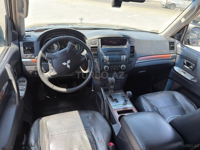 Mitsubishi Pajero-6