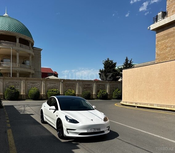 Tesla Model 3-4