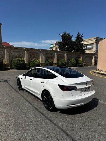 Tesla Model 3-5