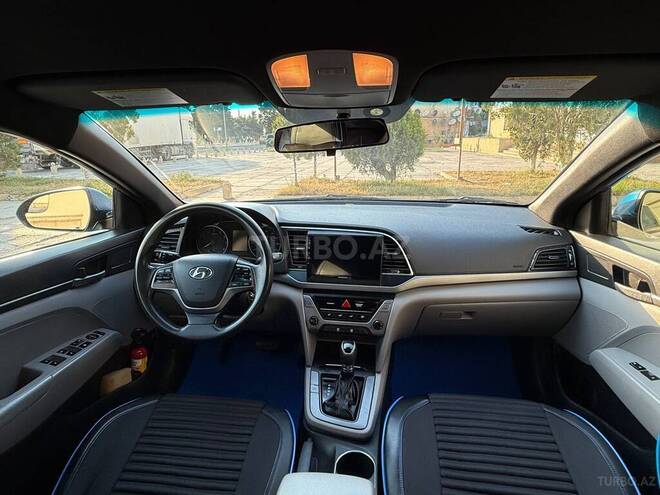 Hyundai Elantra-8