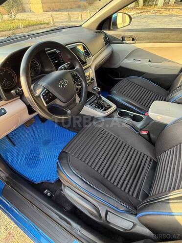 Hyundai Elantra-11
