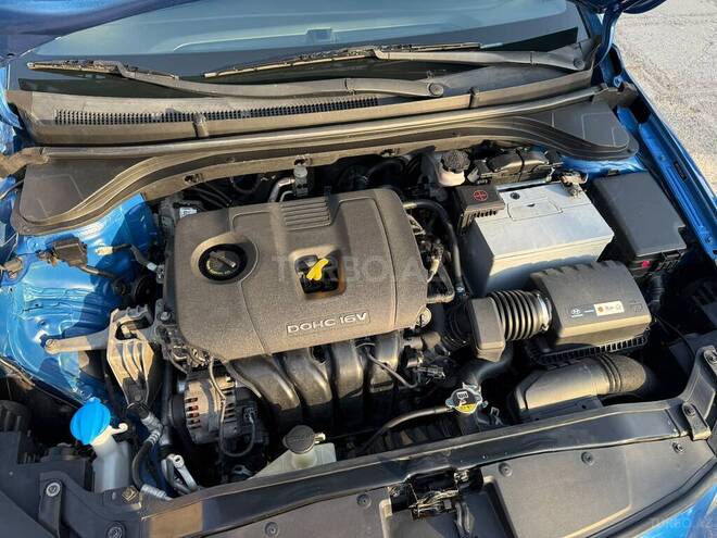 Hyundai Elantra-13