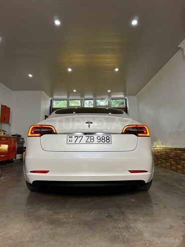 Tesla Model 3-20