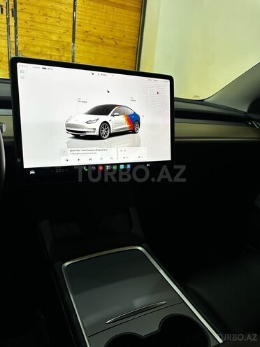 Tesla Model 3-16