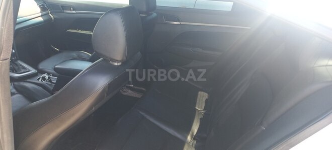 Hyundai Elantra-5