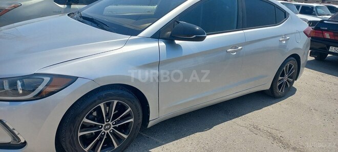 Hyundai Elantra-4