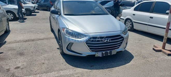 Hyundai Elantra-1