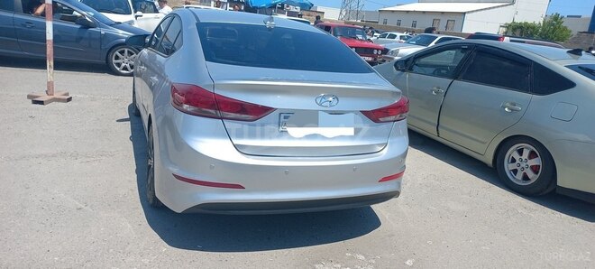 Hyundai Elantra-2