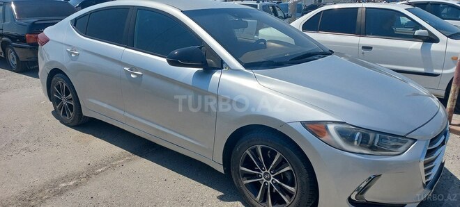 Hyundai Elantra-3