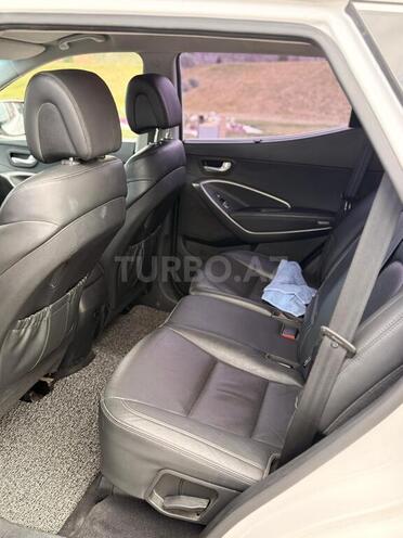 Hyundai Santa Fe-13
