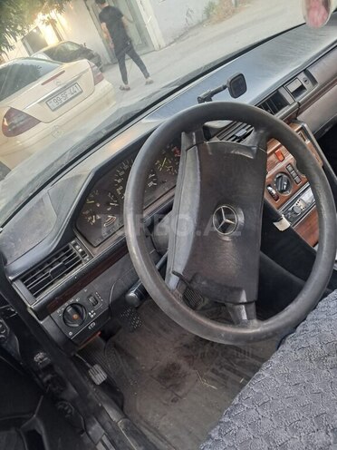 Mercedes 200 E-5