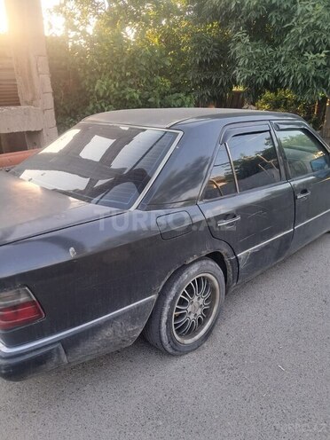 Mercedes 200 E-13