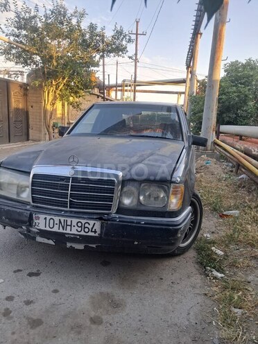 Mercedes 200 E-1