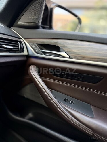 BMW 530-12