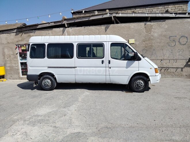 Ford Transit-8