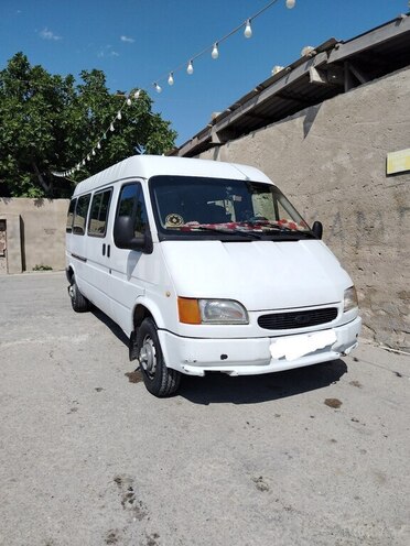 Ford Transit-9