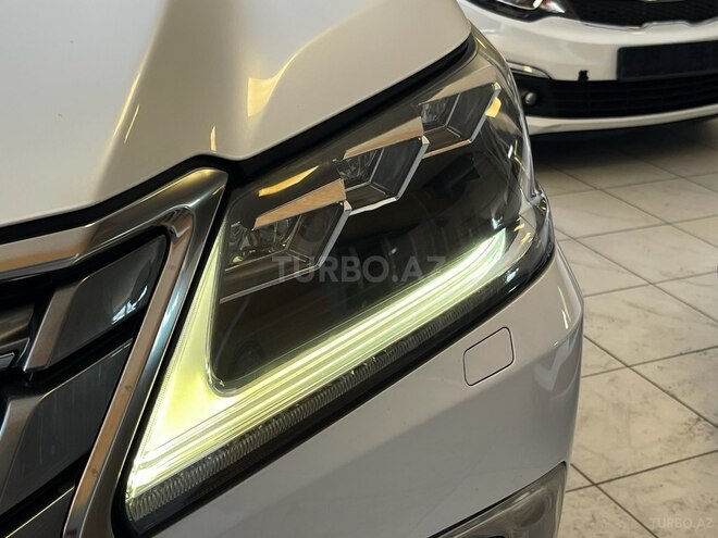 Lexus LX 450d-3