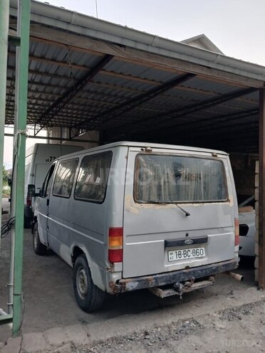 Ford Transit Connect-6